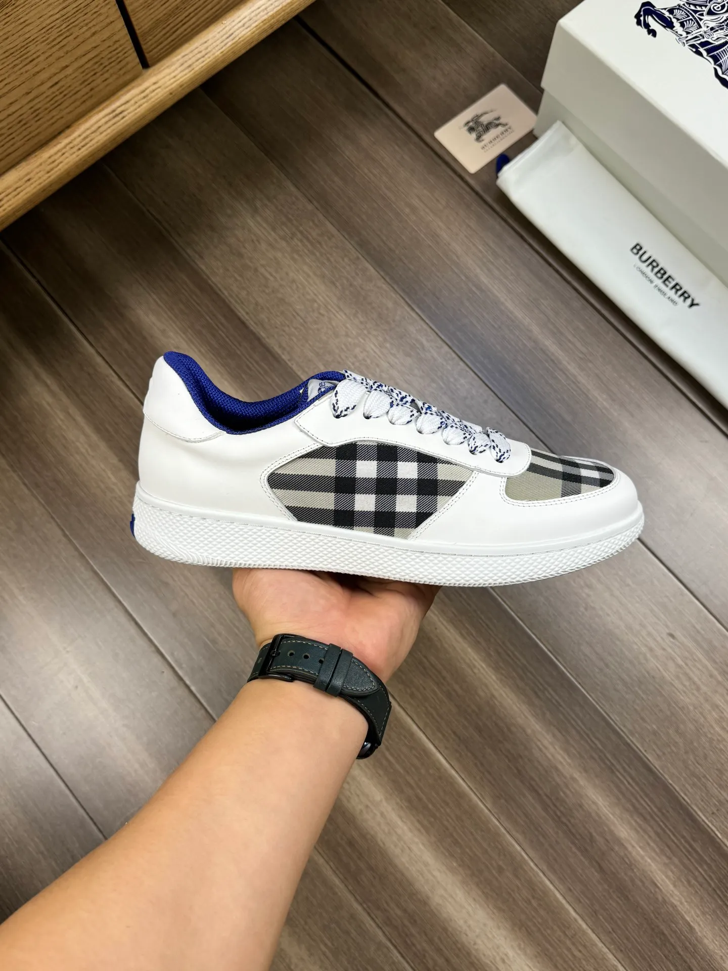 P400 [BURBERRY] Burberry - Upper: imported 🔝 Napa calfskin, brand totem cloth, tongue brand cloth label - Inner lining: canvas lining, - Outsole: rubber; two-color molded outsole - Super high quality control·Fine workmanship: highlighted (high-end·luxury·grade) -Size: 38-44 (Male 45, can be customized)